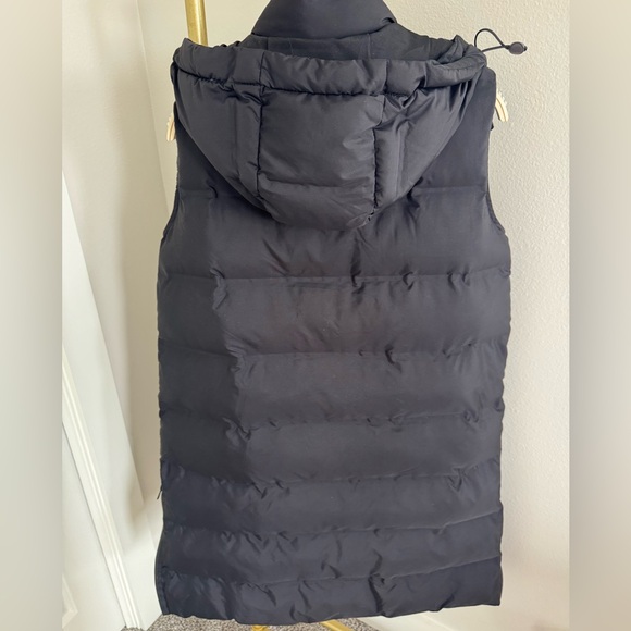 Zara Women's Black Puffer Vest - Picture 2 of 3